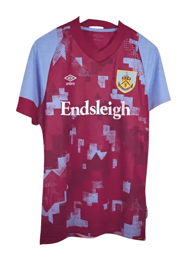 Burnley 22-23   1º Equipación